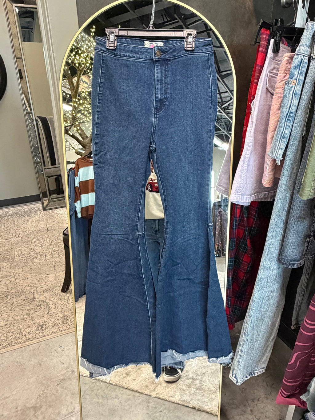 Free People We The Free Bell Bottom Jeans – Size 27 | Pre-Loved