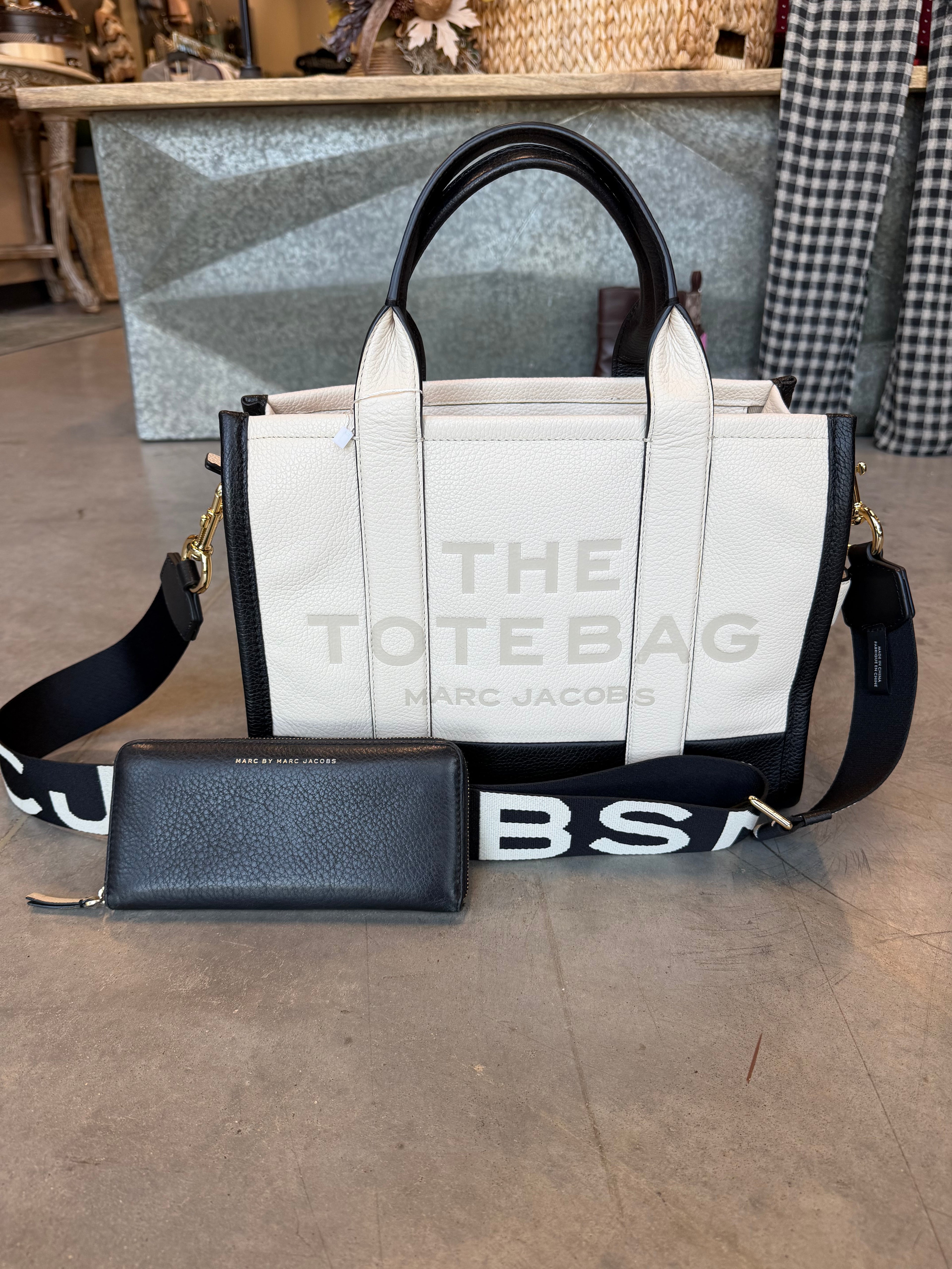 Marc Jacobs Colorblock Medium Leather Tote Bag – Pre-Loved